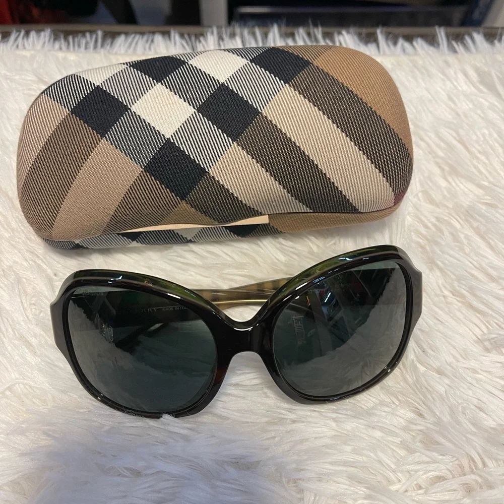 Authentic large Burberry Sunglasses - Picture 4 of 5